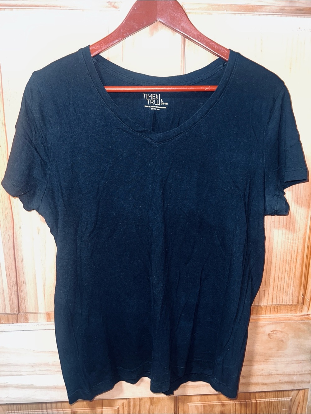 Time and Tru Women's Black V-Neck Short Sleeve Tee